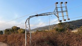 עמוד חשמל שקרס, צילום: חברת החשמל